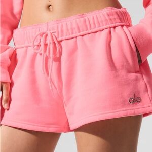 ALO Yoga Accolade Shorts in Neon Bubblegum Pink